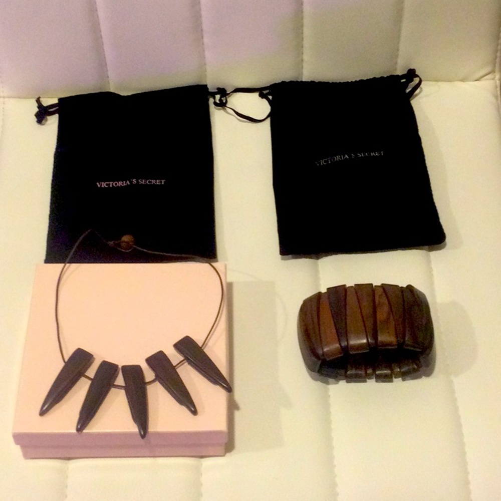 NWOT Victoria Secret Wooden Bohemian Casual Necklace and Bracelet
